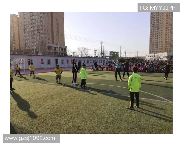 绿茵巨星闪耀赛场尽显风采激情瞬间定格杂志封面